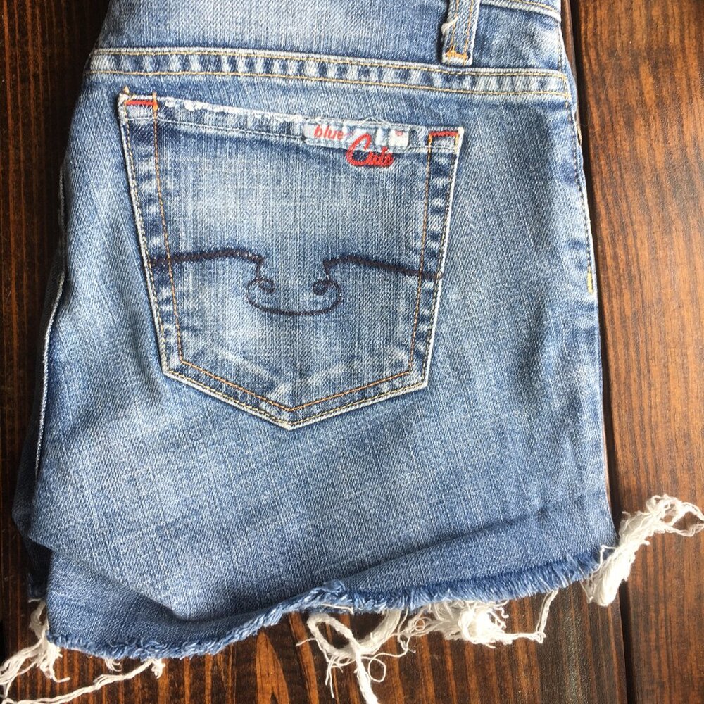 Blue Cult denim cut off low rise designer jean shorts - size 28